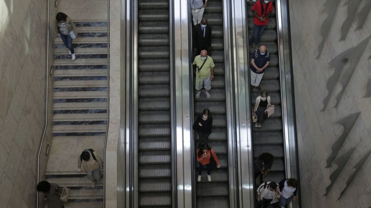 Uvoľnenie prinieslo prudký nárast. Hrozí kolaps, varuje WHO