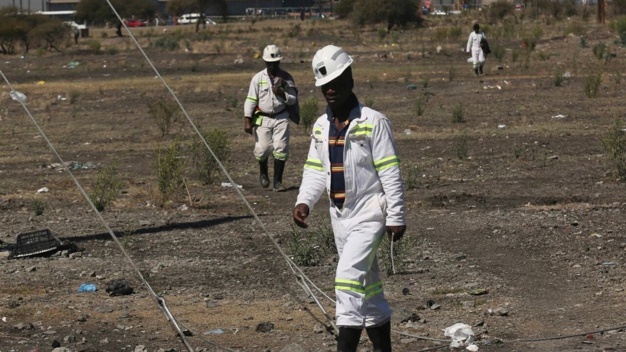 Z baníka sa cez noc stal milionár, vykopal najväčšie tanzanity