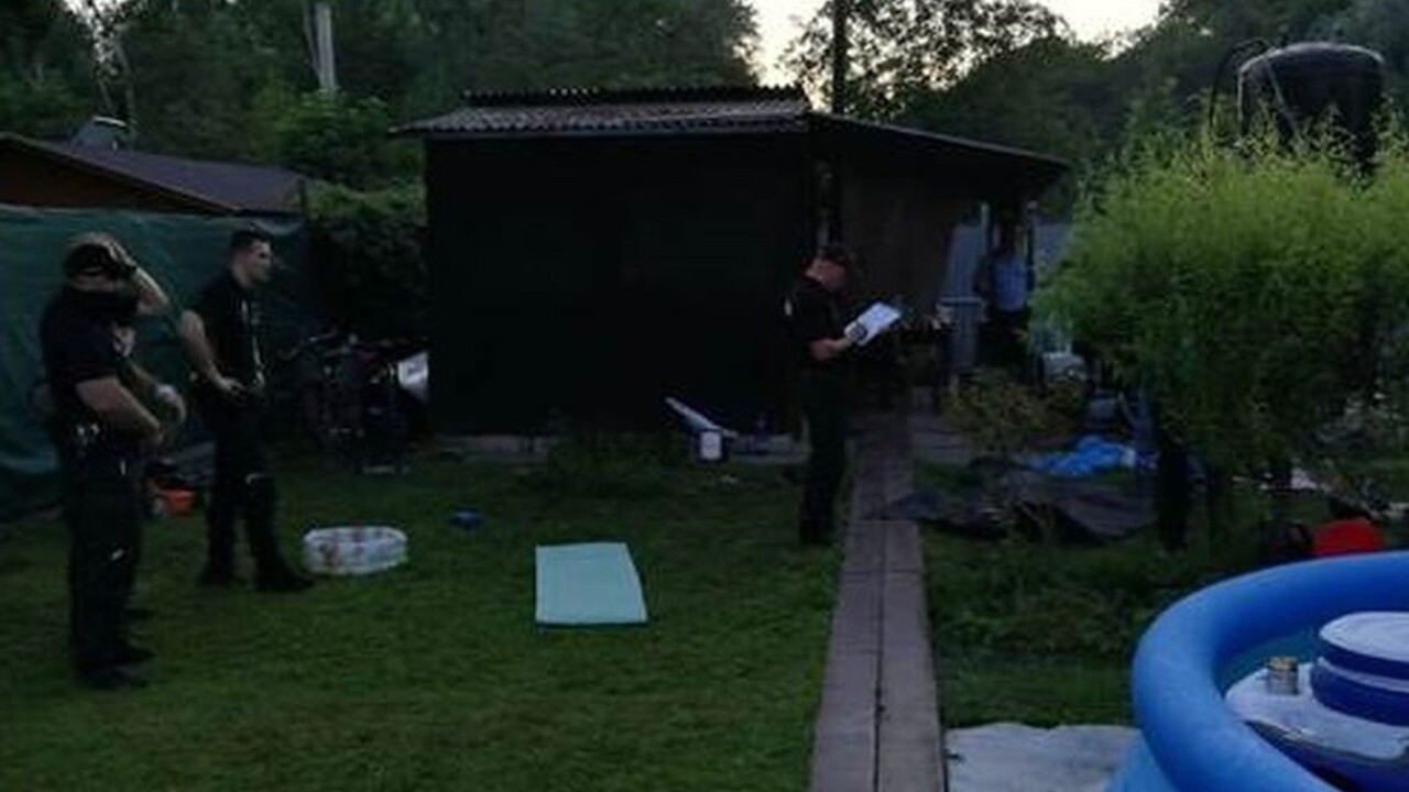 V pivnici záhradkárskej oblasti našla polícia dvoch mŕtvych