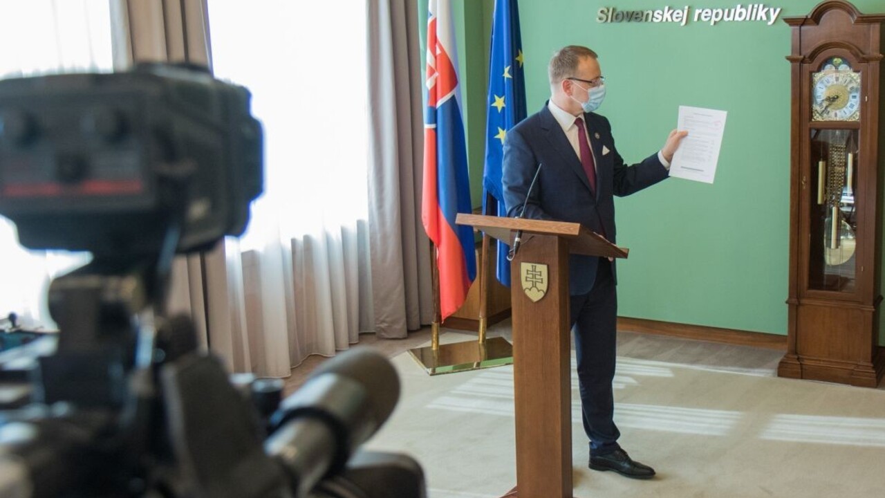 Kollár v kauze diplomovky názor nemení, riešil by radšej zákon