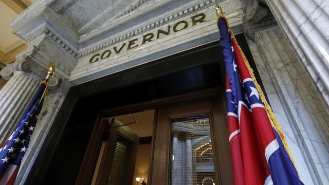 Konfederačná vlajka sa stane minulosťou, nahradí ju motto USA