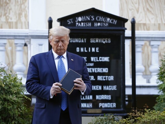 USA vykúpili svetové zásoby remdesiviru, experti to kritizujú