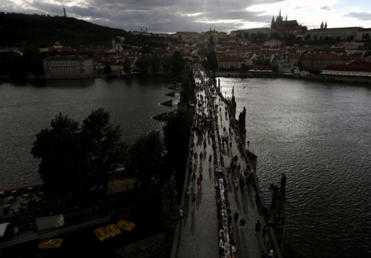 virus-outbreak-czech-republic-charles-bridge-bridge-62660-43cf646c4b4c4cd7b44988cc77341349_3bbfe6f3.jpg