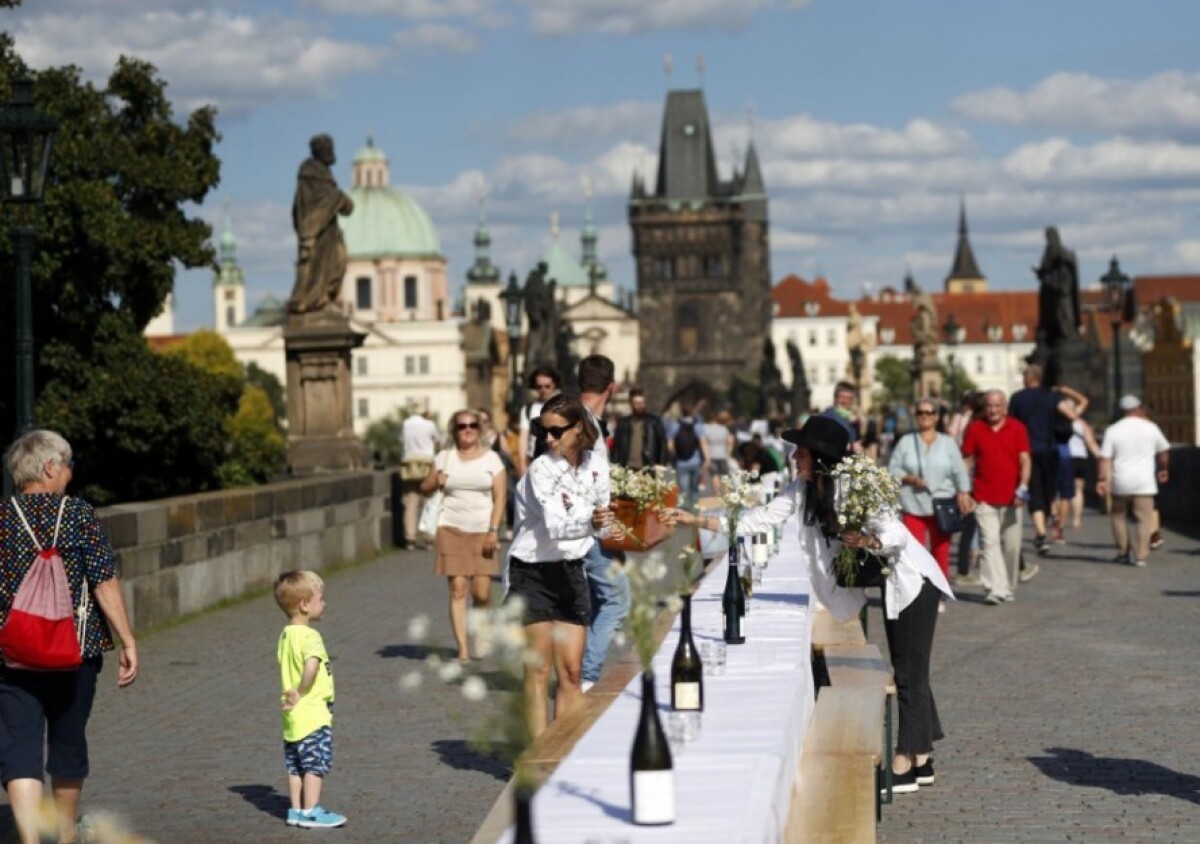 virus-outbreak-czech-republic-charles-bridge-bridge-69933-8f664a5d1aad494fa8000a89e6777145_f1150f44.jpg