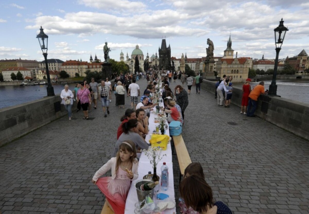 virus-outbreak-czech-republic-charles-bridge-bridge-86058-e354e18d9d1f4af69bc519d048e5a39d_9f6b569d.jpg