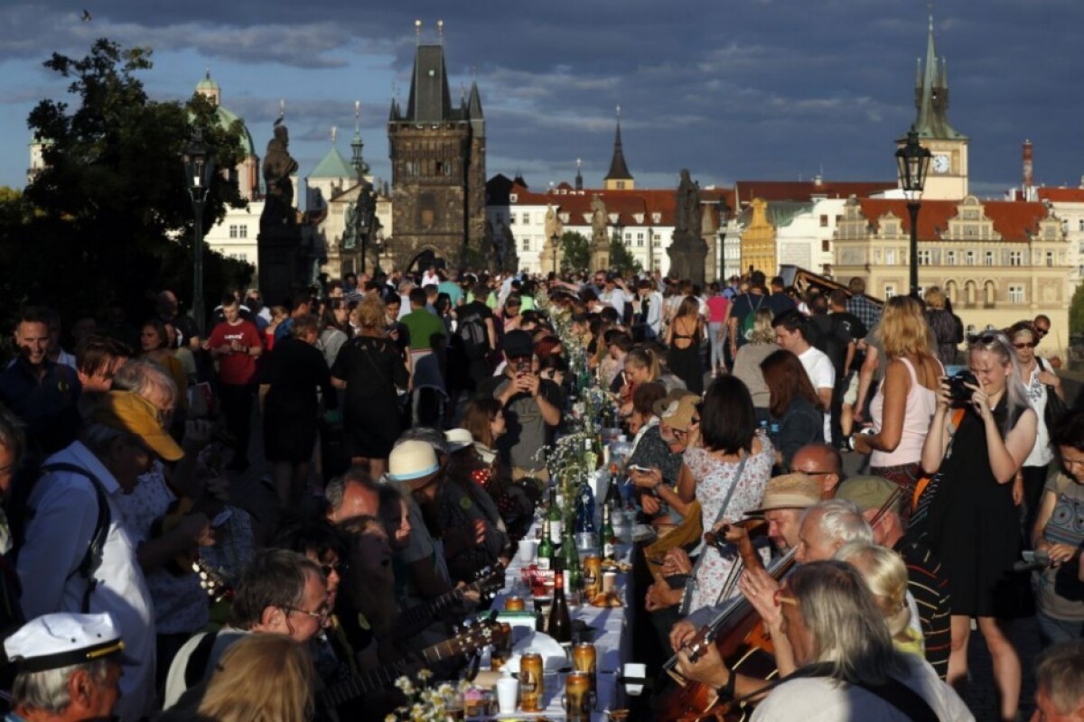 virus-outbreak-czech-republic-charles-bridge-bridge-99867-4dfd9484b405486eb33dc4f415ed8a1b_1f8e49ad.jpg