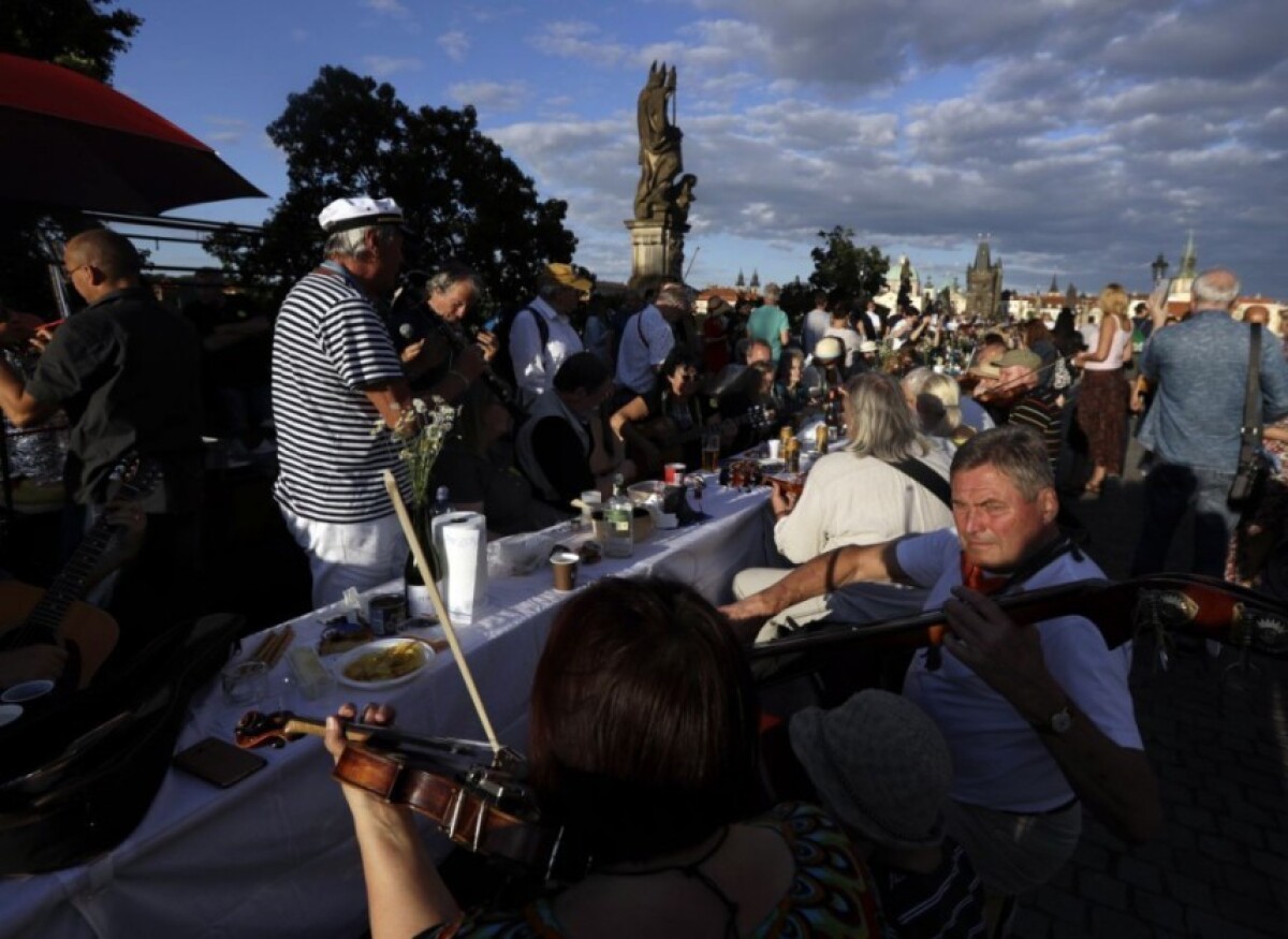 virus-outbreak-czech-republic-charles-bridge-bridge-65568-b80249f6810949e38c39a977b0695a78_bba0ec6b.jpg