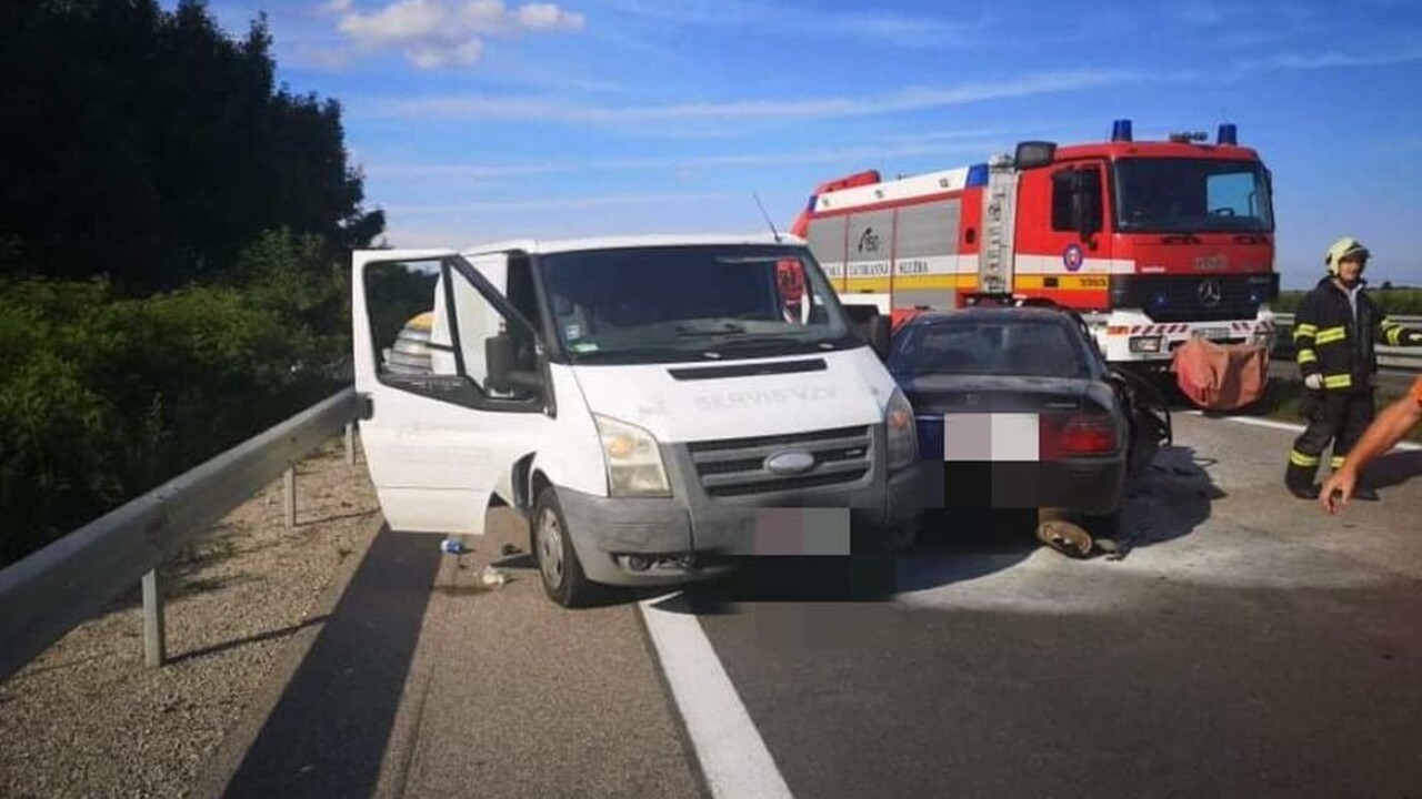 Vážna nehoda na R1, hlásia obeť. Cestu uzavreli v oboch smeroch