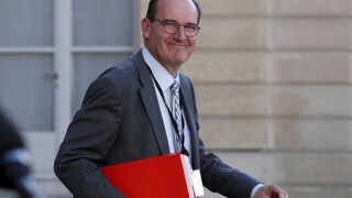 Francúzi za deň vymenili premiéra, Philippeho vystriedal Castex
