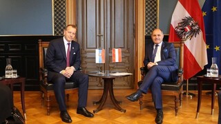 Kollár s rakúskym premiérom diskutoval, čo v prípade druhej vlny
