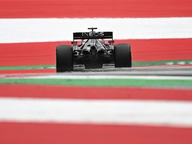 Sezóna F1 sa začala, oba piatkové testy vyhral Hamilton