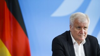 Migrantov by mali prijímať aj ďalšie štáty EÚ, tvrdí nemecký minister
