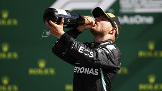 Preteky F1 ovládol Bottas, bol pod veľkým tlakom Hamiltona