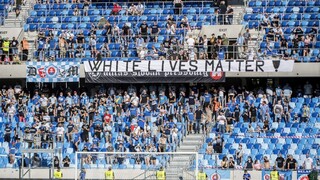 Rasizmus odsudzujeme. Slovan reaguje na transparent fanúšikov