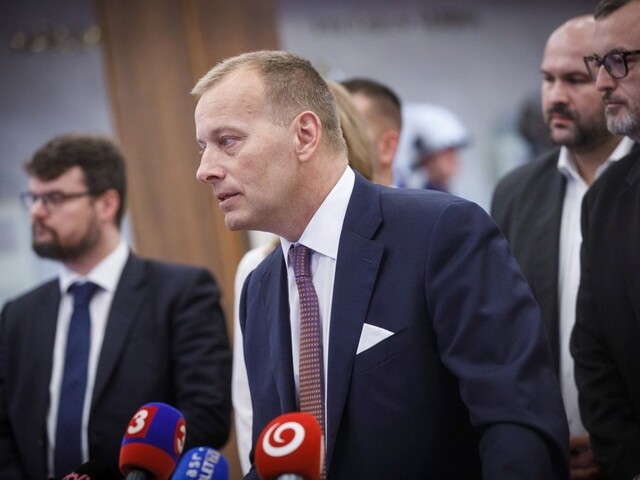 Ak Kollár nezíska dôveru, odídeme. Sme rodina dalo ultimátum