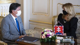 Čaputová hovorila s Budajom. Pri skládkach sa určia priority