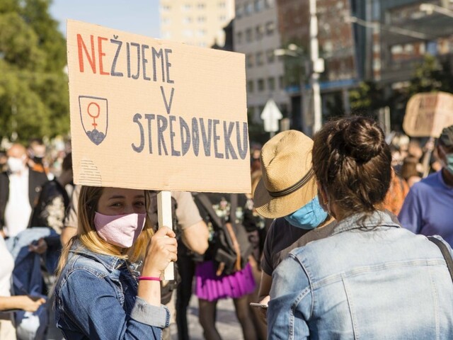 Nebudeme ticho, nie sme v stredoveku. Pochodovali za práva žien