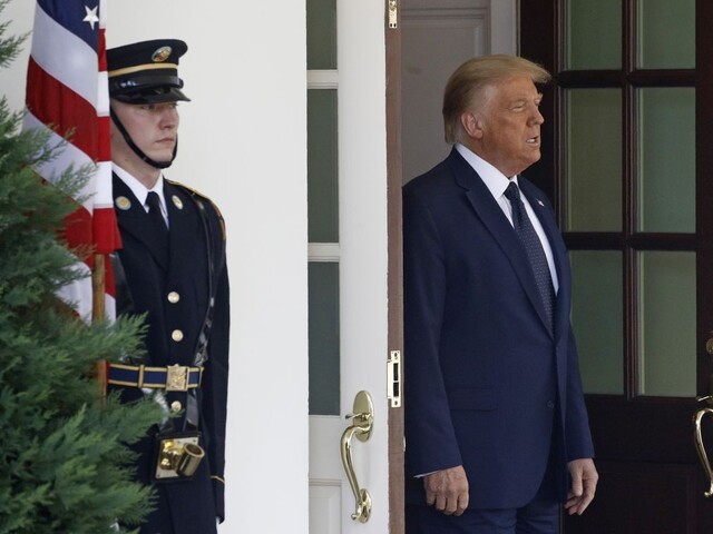Trump tlačí štáty, aby otvorili školy. Pohrozil blokovaním financií