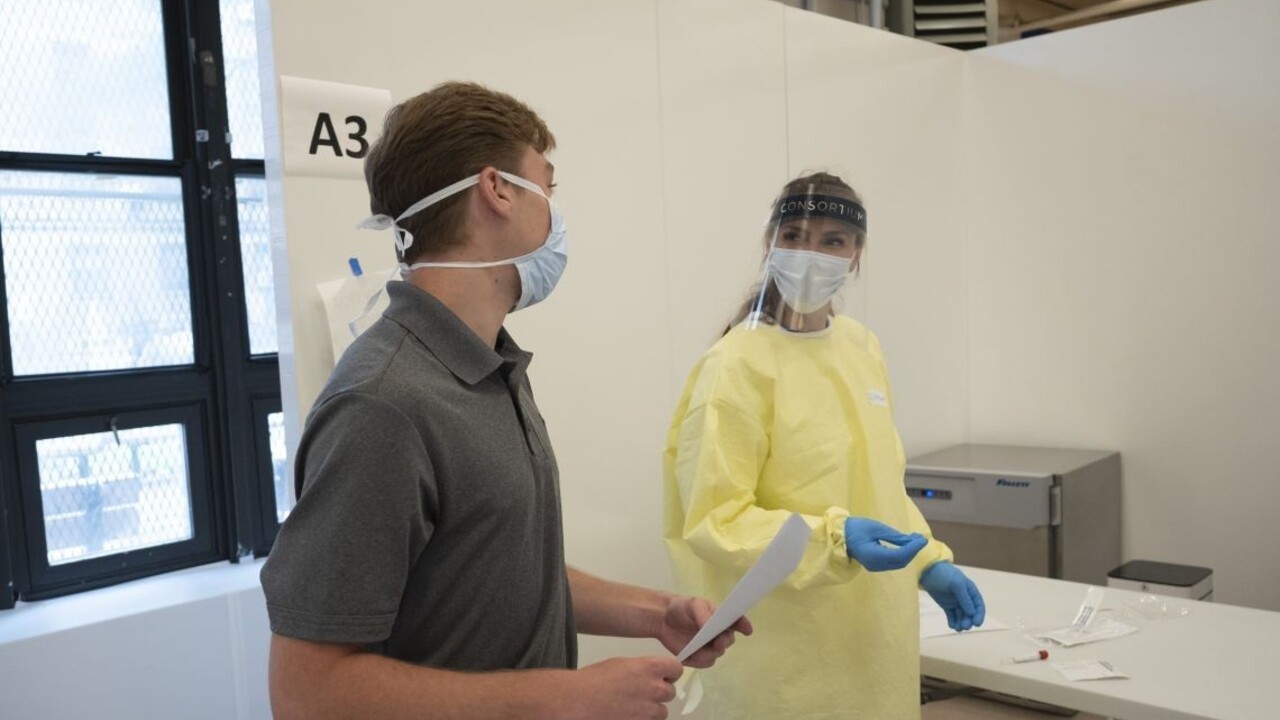 Nákazu máme pod kontrolou, tvrdí MZ po rekordných číslach