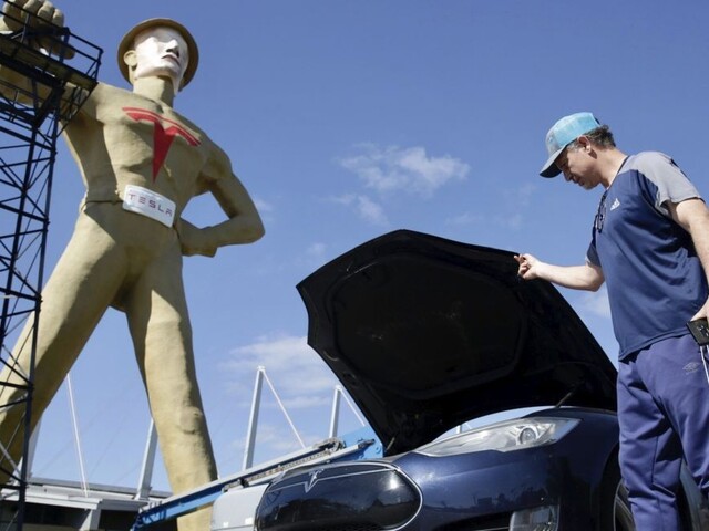Predstavia úplne autonómne auto, vodič vraj nemusí robiť nič
