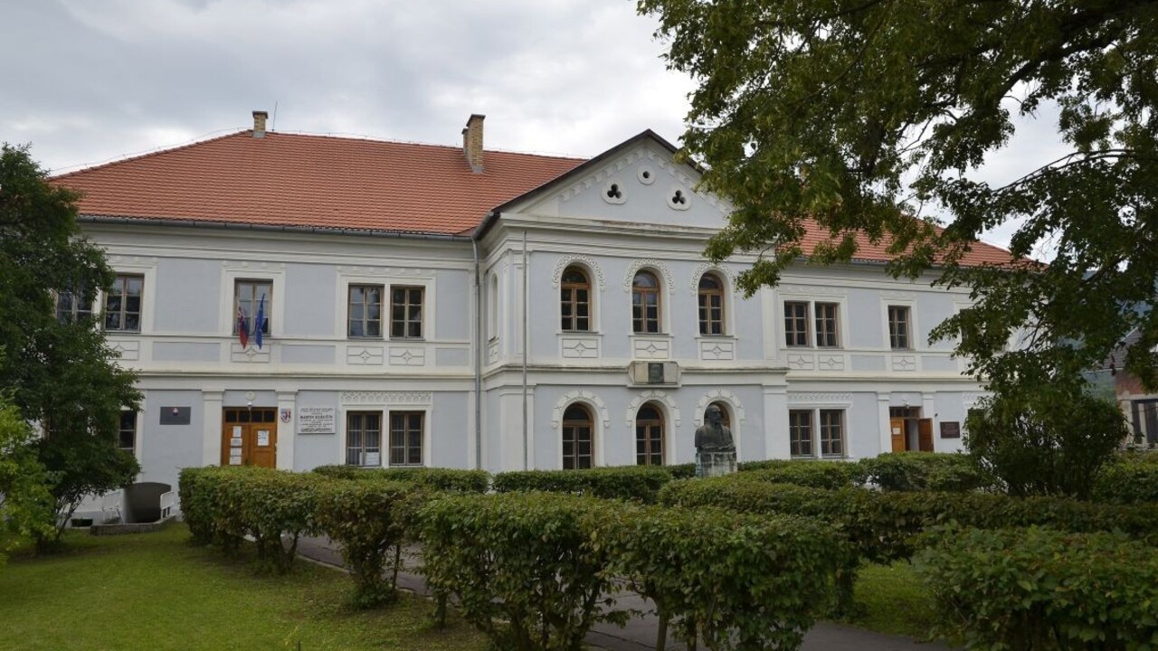 Prvé slovenské literárne gymnázium končí, nemá dosť študentov