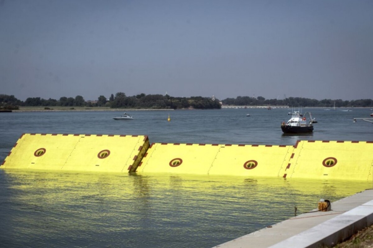 italy-venice-flood-barriers-66019-61079563bdd84d75af71b95268427ec0_0488b5b4.jpg