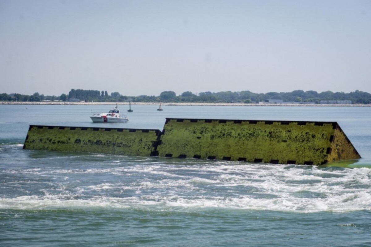 italy-venice-flood-barriers-43057-b7d26f901769465788e19d05b6ab79d4_ec576a68.jpg