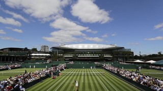 Wimbledon vyplatí hráčov, zrušili ho pre pandémiu
