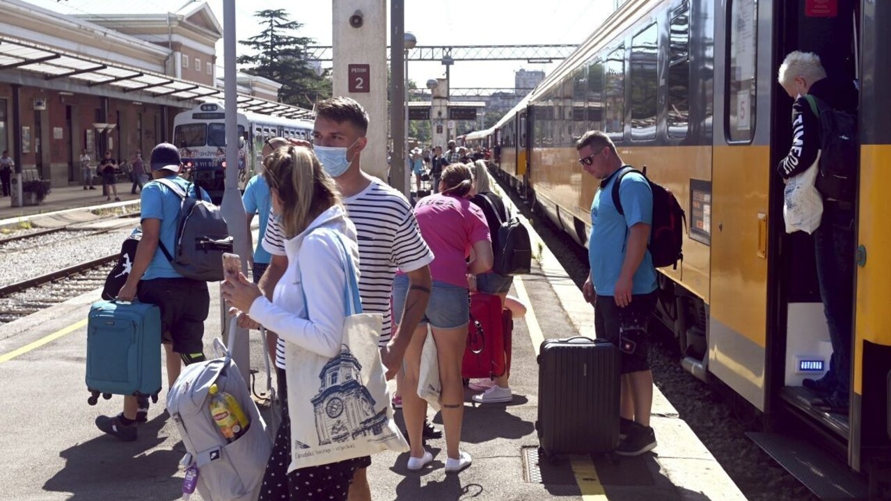 Veľa turistov, rekordný prírastok. Chorváti zavedú povinné rúška