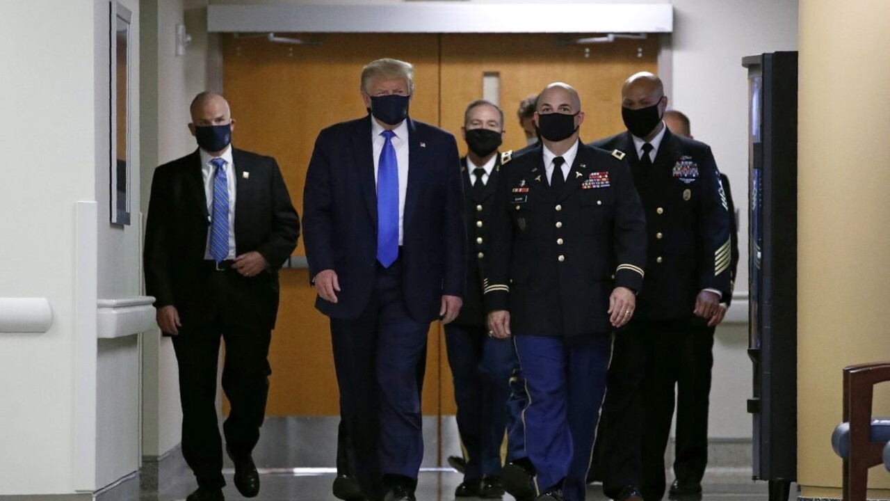 Trump prvý raz vystúpil s rúškom na tvári, doteraz to odmietal