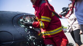 Polícia opäť upozorňuje rodičov, zabudnutých detí v aute pribúda