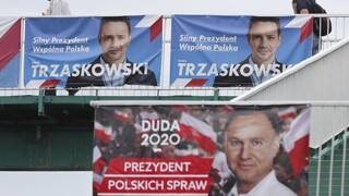 Zatiaľ nie je možné určiť víťaza, voľby v Poľsku dopadli veľmi tesne