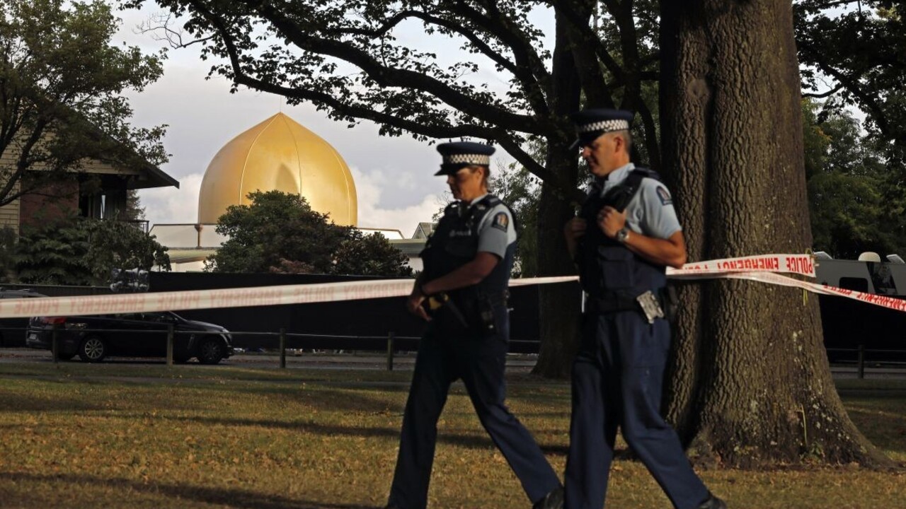 Páchateľa novozélandskej masakry čaká súd, chce sa obhajovať