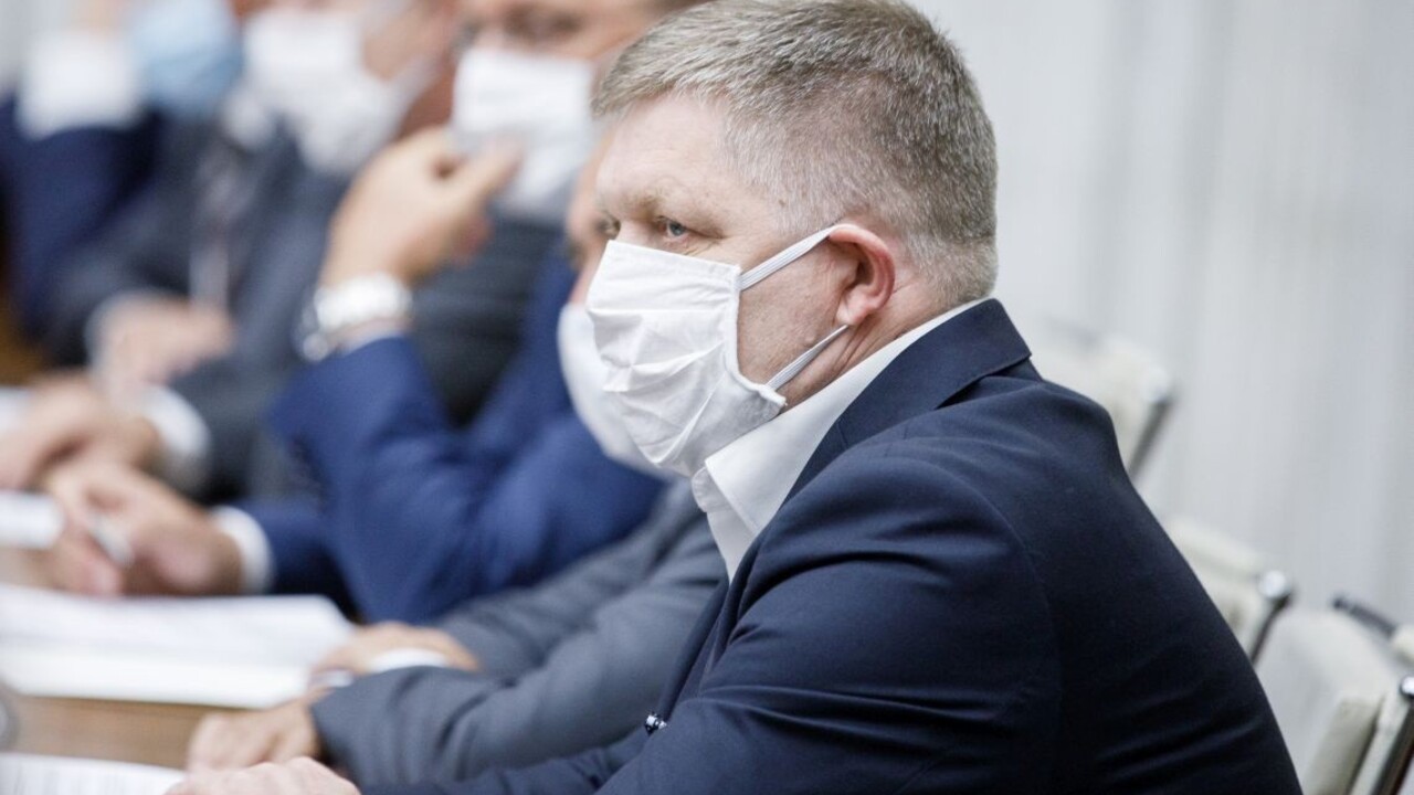 Banky sú nažraté, tvrdí Fico. Žiada zverejniť dohodu s vládou