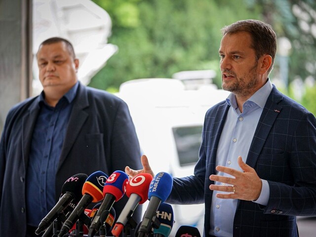 Celoplošné opatrenia sa zavádzať zatiaľ nebudú, vyhlásil premiér