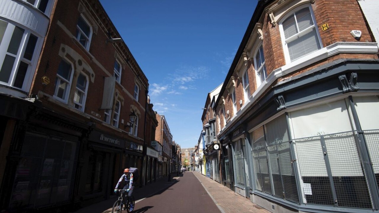 Druhá vlna môže byť smrtiaca. Vedci zverejnili scenár Británie