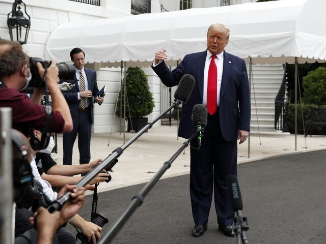 Neustála kritika i dezinformácie. Trump vraj ohrozuje slobodu