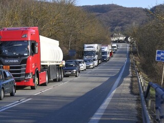Zastavenie Sorošky nahnevalo ľudí, zvažujú aj blokádu ťahu