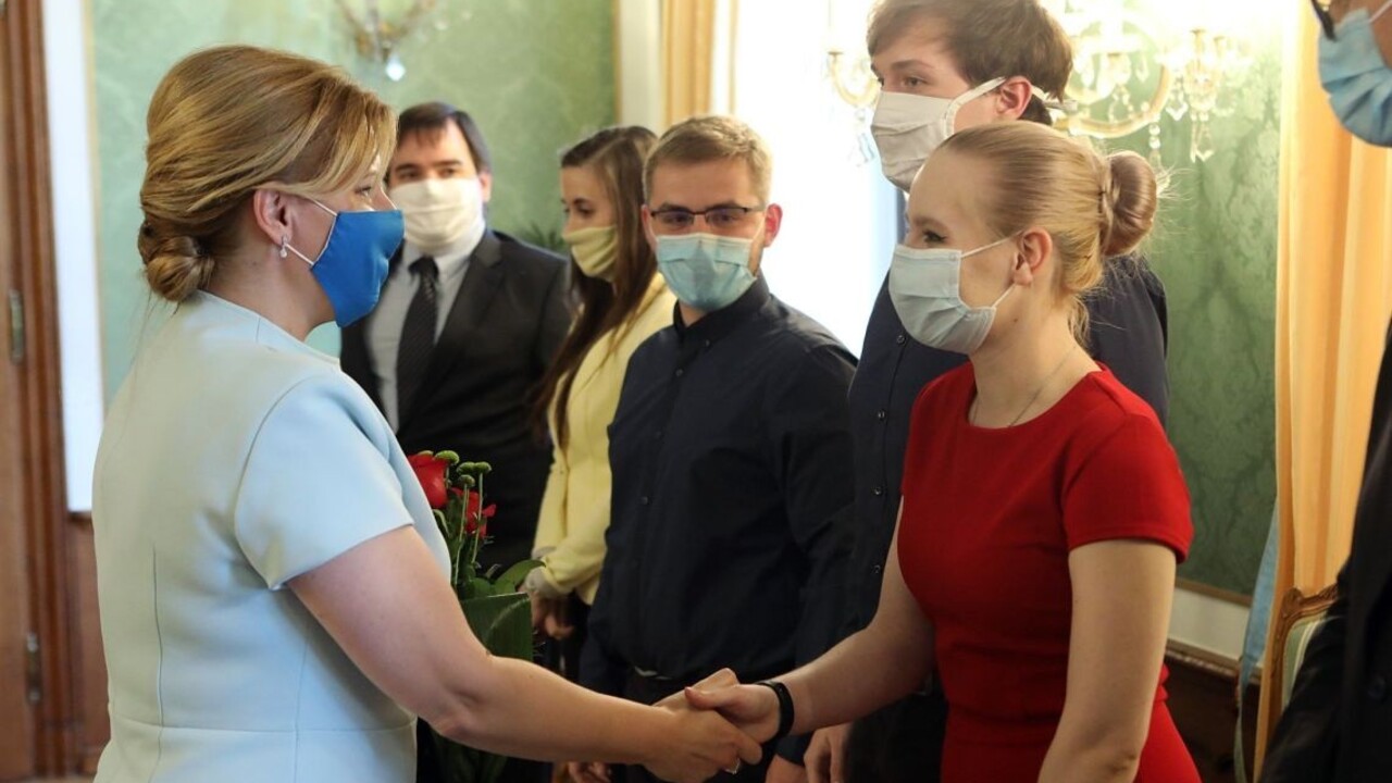 Prezidentka privítala študentov, hovorili o sporoch na fakulte STU