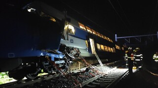 V Česku došlo k zrážke dvoch vlakov, hlásia desiatky zranených