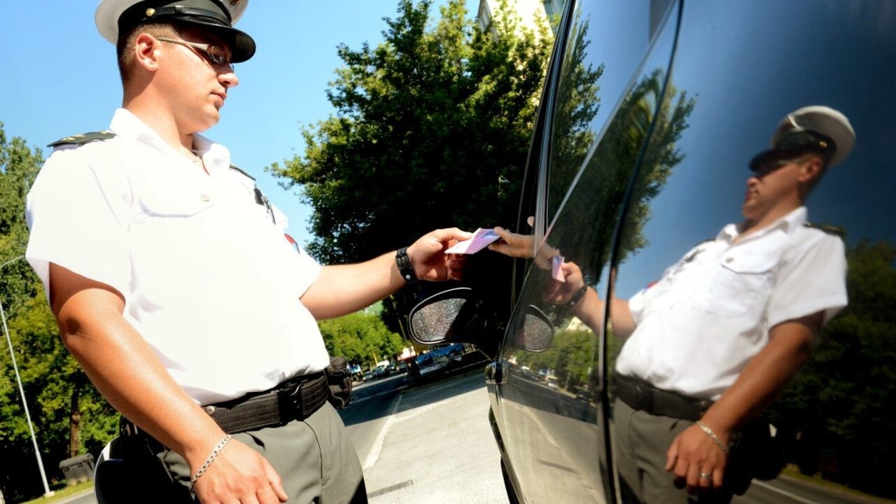 policajt polícia meranie zastavenie vozidla (1140px) TASR/František Iván