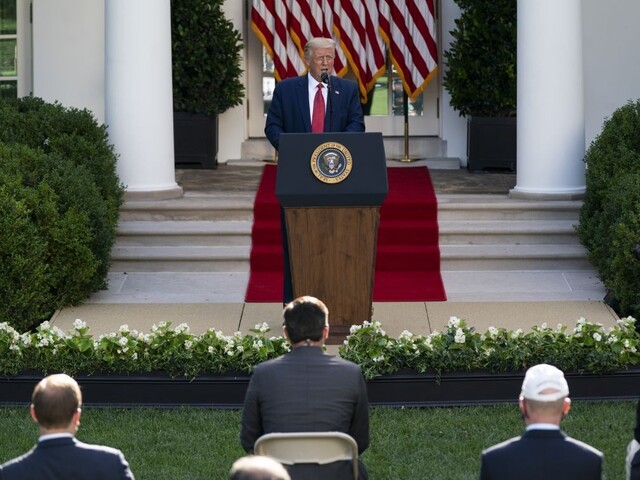 Trump stiahol kontroverzné rozhodnutie o vízach pre študentov