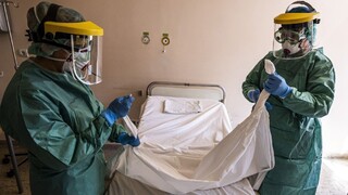 Nakazení i obete. Zistili, že vírusu sa darí v nemocniciach