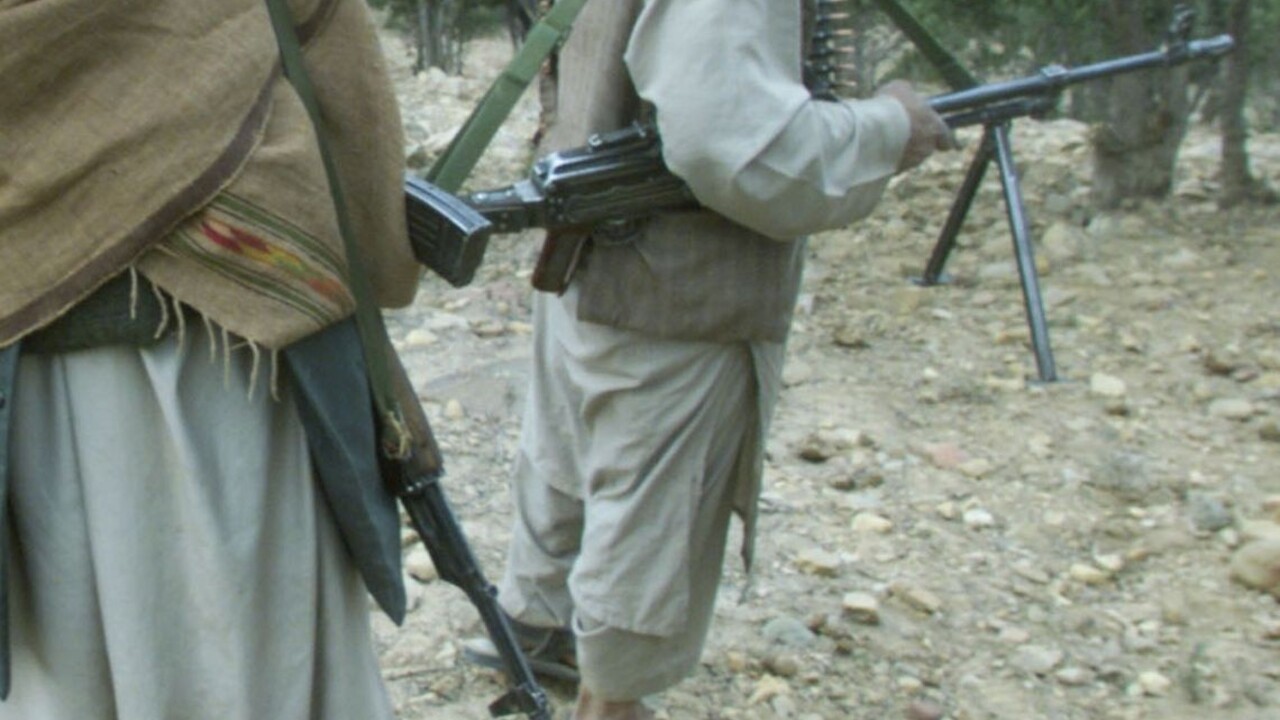 Taliban jej pred domom zabil rodičov, mladá žena ich pomstila