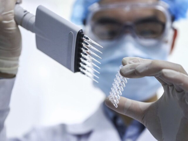 Ruskej elite vraj ponúkli vakcínu už na jar. Klinické testy ukončili
