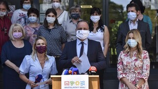 Návštevy v DSS nezakážu, v piatok zasadne pandemická komisia