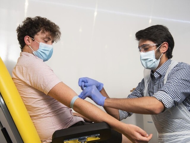 Vyzerá to nádejne. Vakcína z Oxfordu je bezpečná a účinná