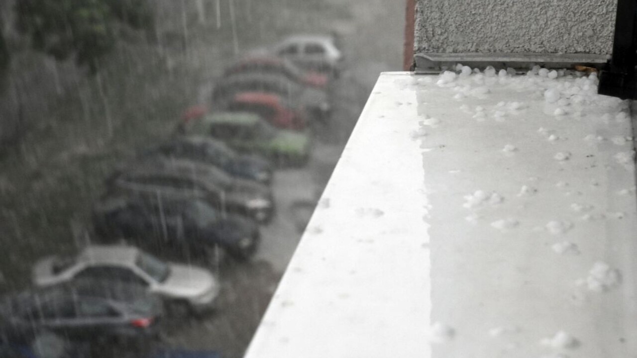 Hrozia silné búrky s veľkými krúpami, SHMÚ vydal výstrahy