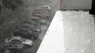 Hrozia silné búrky s veľkými krúpami, SHMÚ vydal výstrahy