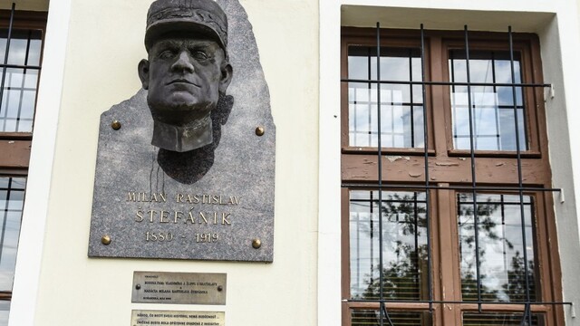 Oslavy vrcholia, Štefánika si uctia aj najvyšší ústavní činitelia